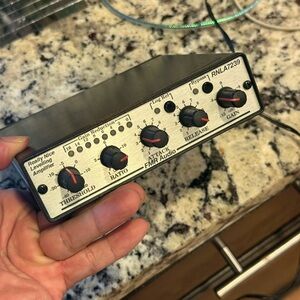 FMR Audio RNLA7239 2-Channel Analog Compressor Limiter Tabletop studio interface